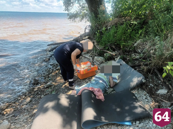 Саратовские рыбаки на Волге спасли волгоградца